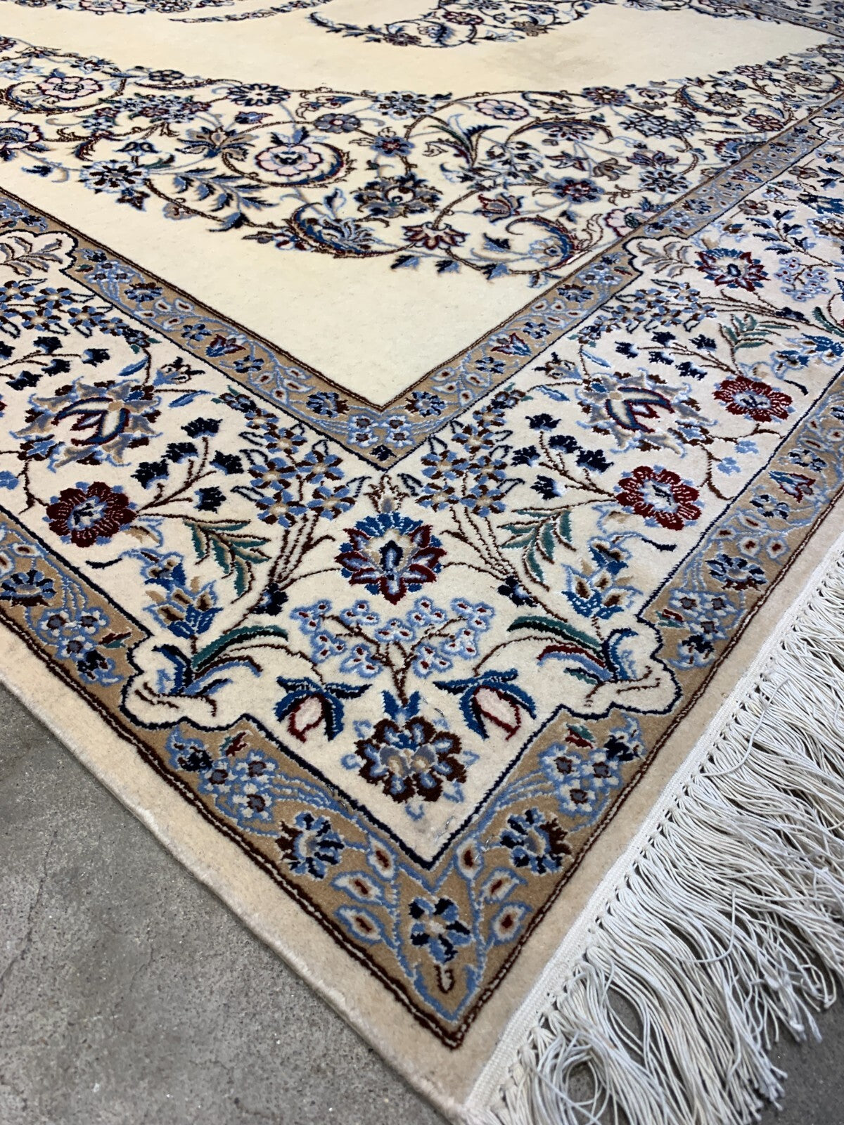 4'4"x6'8" Very Fine Hand-Knotted Wool & Silk Blend Naine Carpet - Area Rug