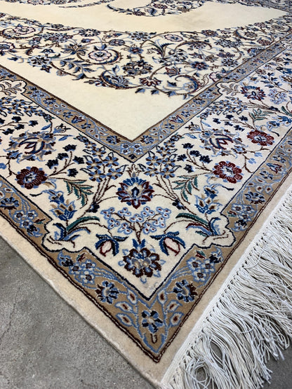 4'4"x6'8" Very Fine Hand-Knotted Wool & Silk Blend Naine Carpet - Area Rug