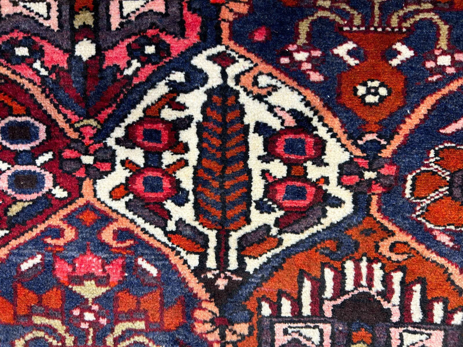 6'6"x10'1" Hand-Knotted 100% Lamb Wool Bakhtiarie Carpet - Area Rug