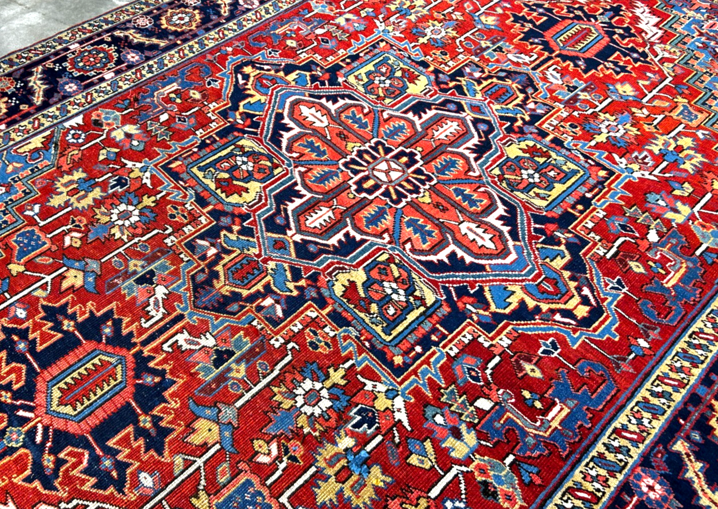 Collector Item - 8'x11'4" Antique Fine Lamb Wool Hand-knotted Serapie Rug