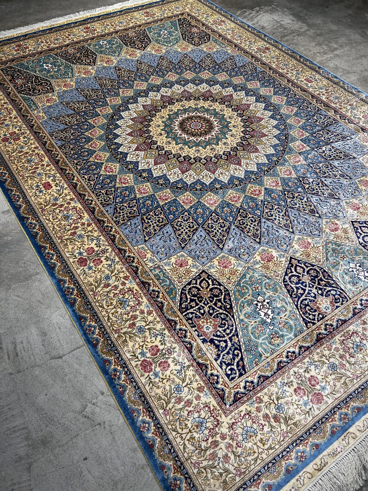 6'x9' Exquisite Hand-Knotted 100% Silk Oriental Rug