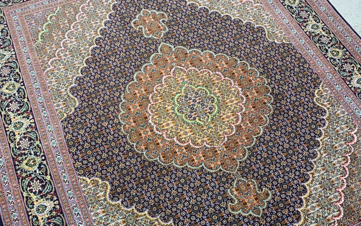 4'10"x6'4" Fine Hand-Knotted Wool & Silk Blend Tabrize Mahi Carpet - Area Rug