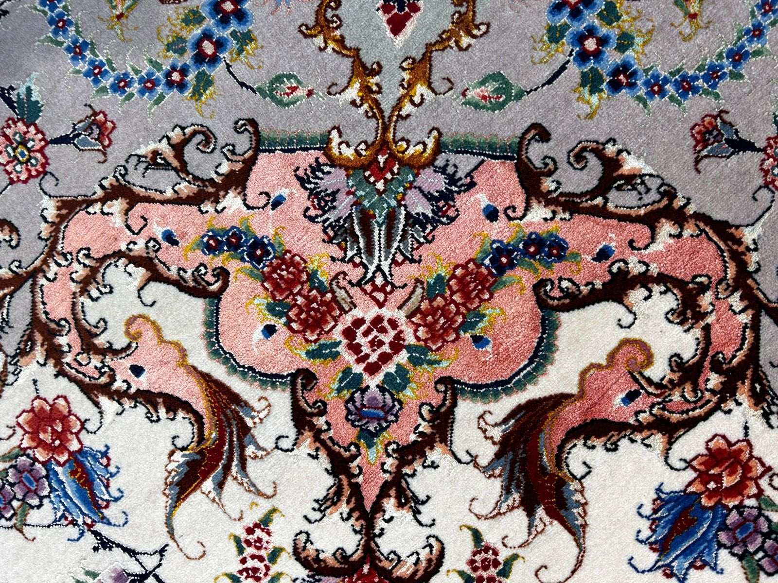 8'1"x11'7" Extra Fine Hand-Knotted Wool & Silk Oriental Rug - Area Carpet