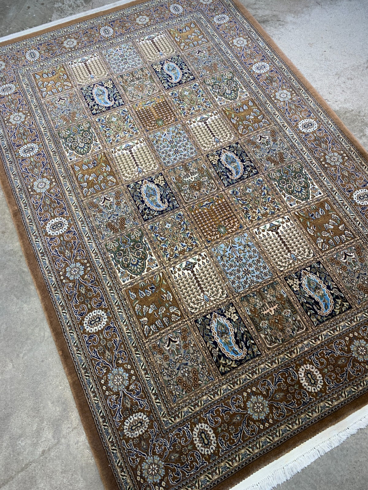 4'6"x7' Fine Hand-Knotted 100% Wool Pile Qume Rug