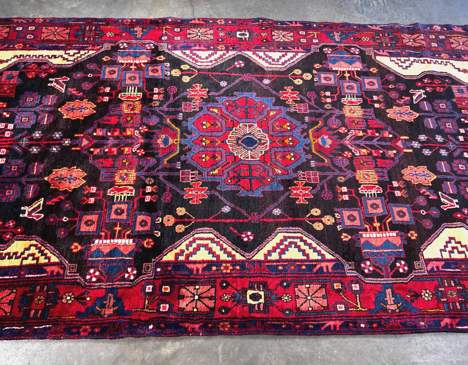 5'3" x 10'3" Hand-Knotted 100% Wool Pile Nahavande Area Rug - Carpet