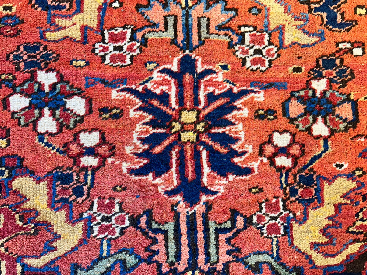 Collector Item - 8'6"x11'4" Antique Fine Wool Herize Hand-Knotted Rug