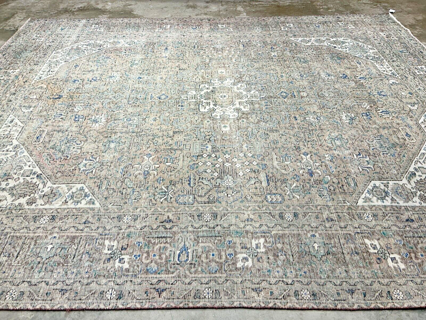 9'8"x12'5" Hand-Knotted 100% Wool Pile Herize Rug