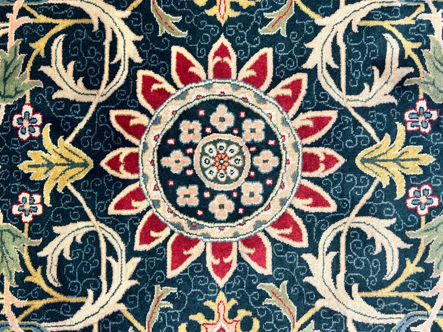 9'x12' Hand-Knotted 100% Wool Pile Oriental Rug