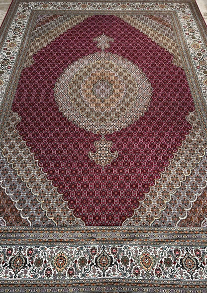 8'2"x11'6" Fine Hand-Knotted Wool & Silk Oriental Rug - Area Carpet