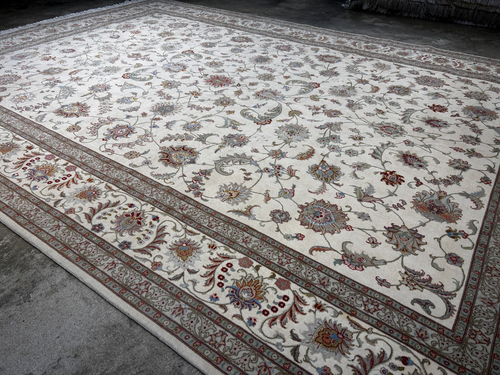 8'4"x11'6" Very Fine Hand-Knotted Wool & Silk Tabrize Rug