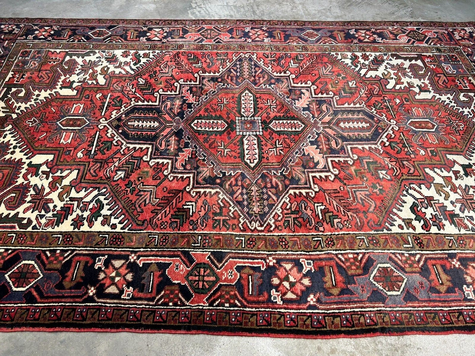 6'7" x 10'4" One-of-a-kind 100% Wool Pile Herize Area Rug - Handamade Carpet