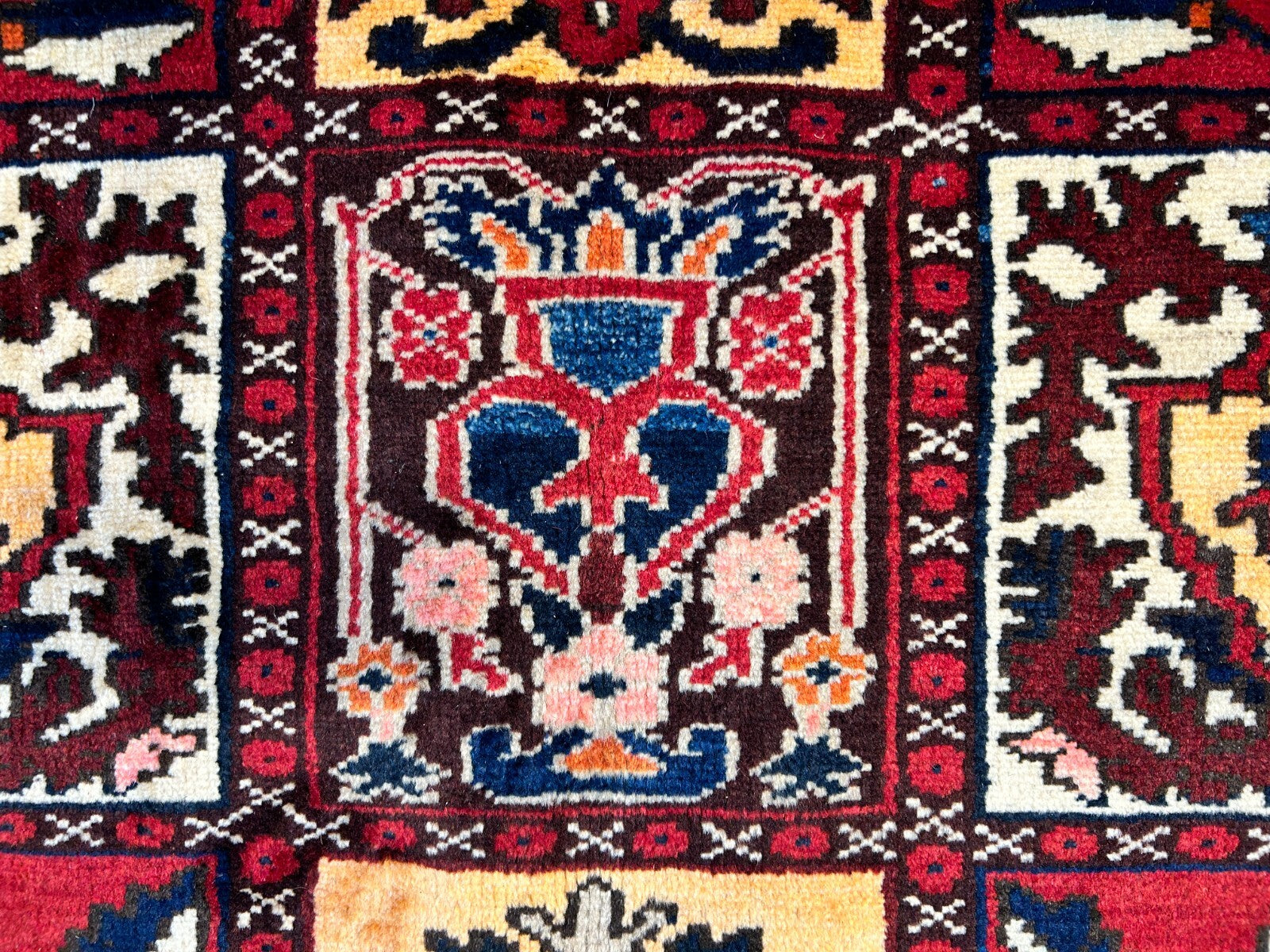 6'10"x10'1" Hand-Knotted 100% Lamb Wool Bakhtiarie Carpet - Area Rug