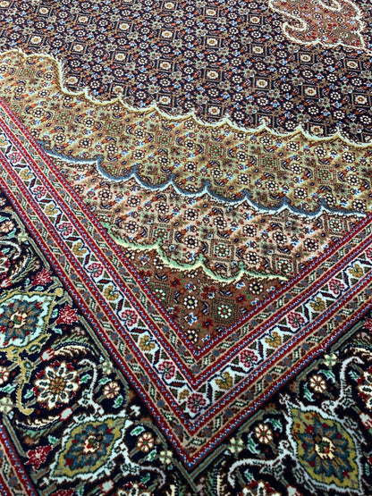 5'1"x7'2" Fine Hand-Knotted Wool & Silk Blend Tabrize Mahi Carpet - Area Rug