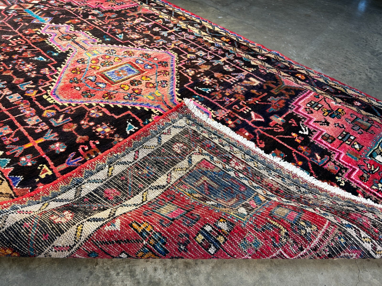 4'11" x 8' Hand-Knotted 100% Wool Pile Hamadane Area Rug