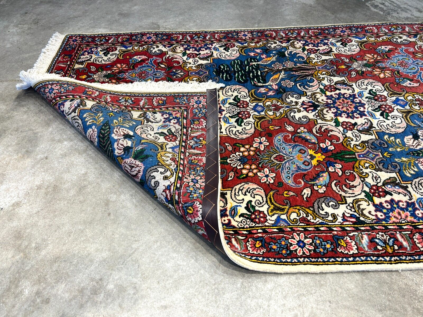 3'5"x5'2" Hand-Knotted 100% Lamb Wool Bakhtiarie Area Rug