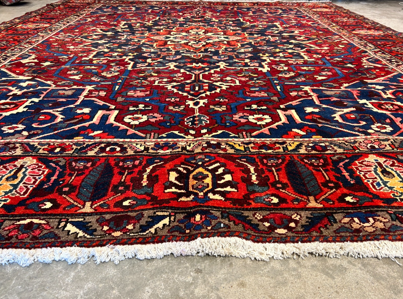 10'5"x12'8" Hand-Knotted 100% Wool Pile Bakhtiarie Rug