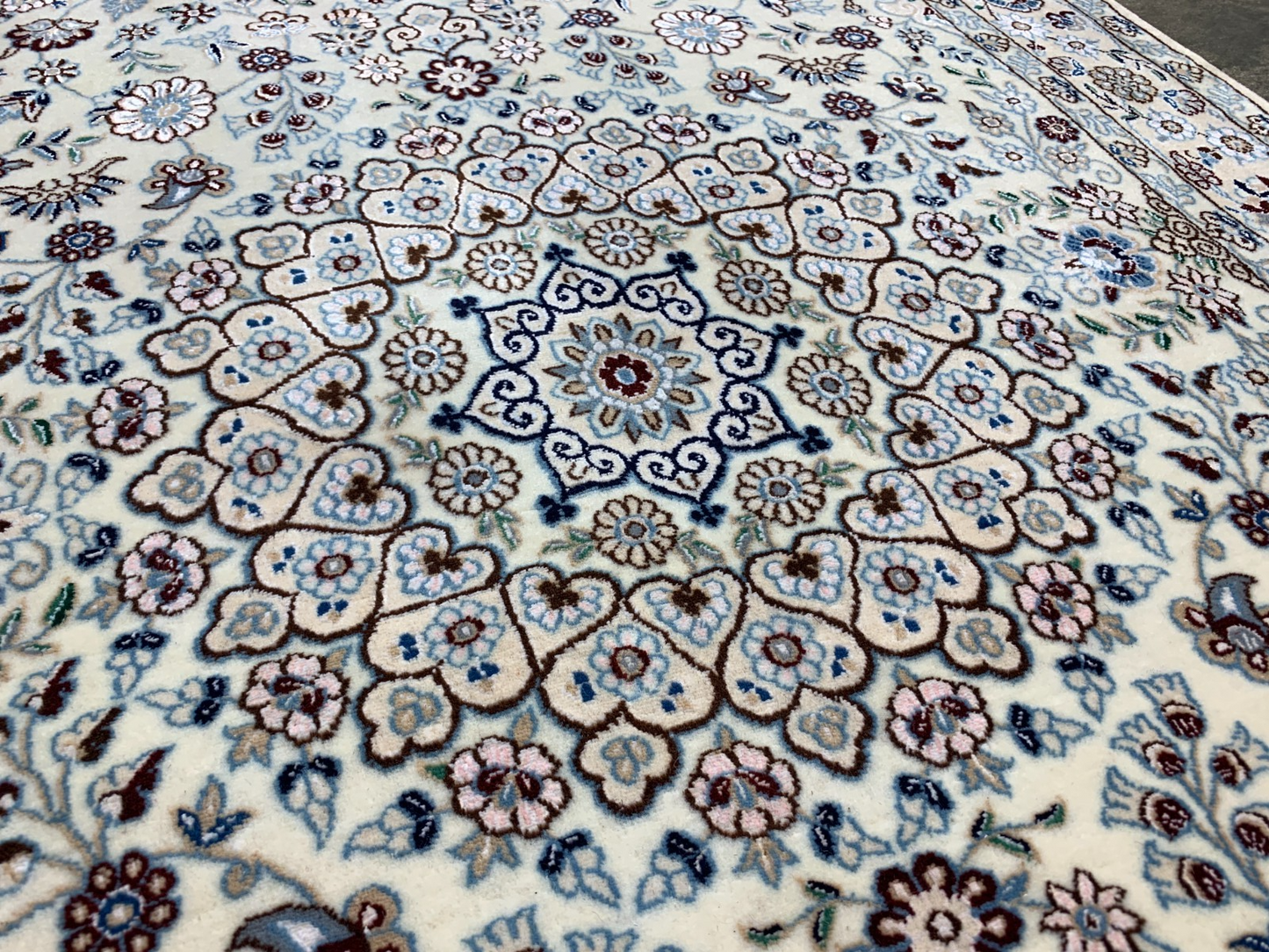 3'2"x4'11'' Very Fine Hand-Knotted  Silk & Wool Naine Area Rug - Carpet