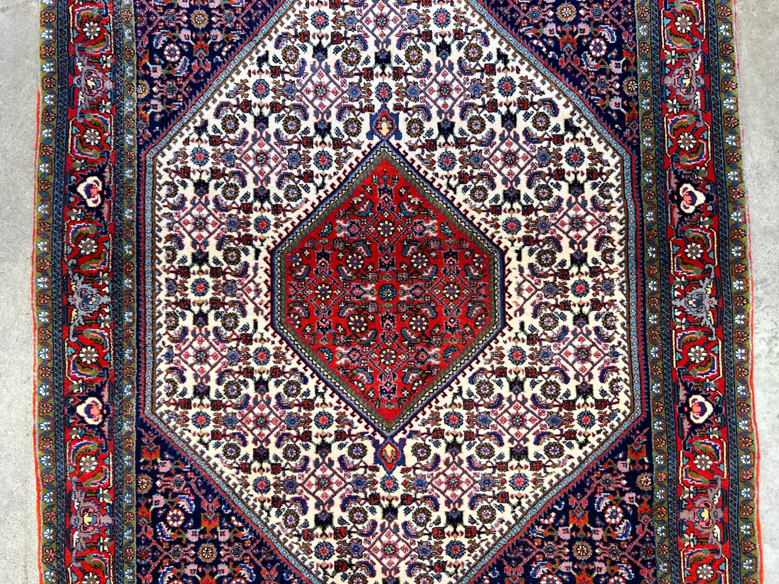 3'9"x5'5" Hand-Knotted 100% Wool Pile Bijare Rug