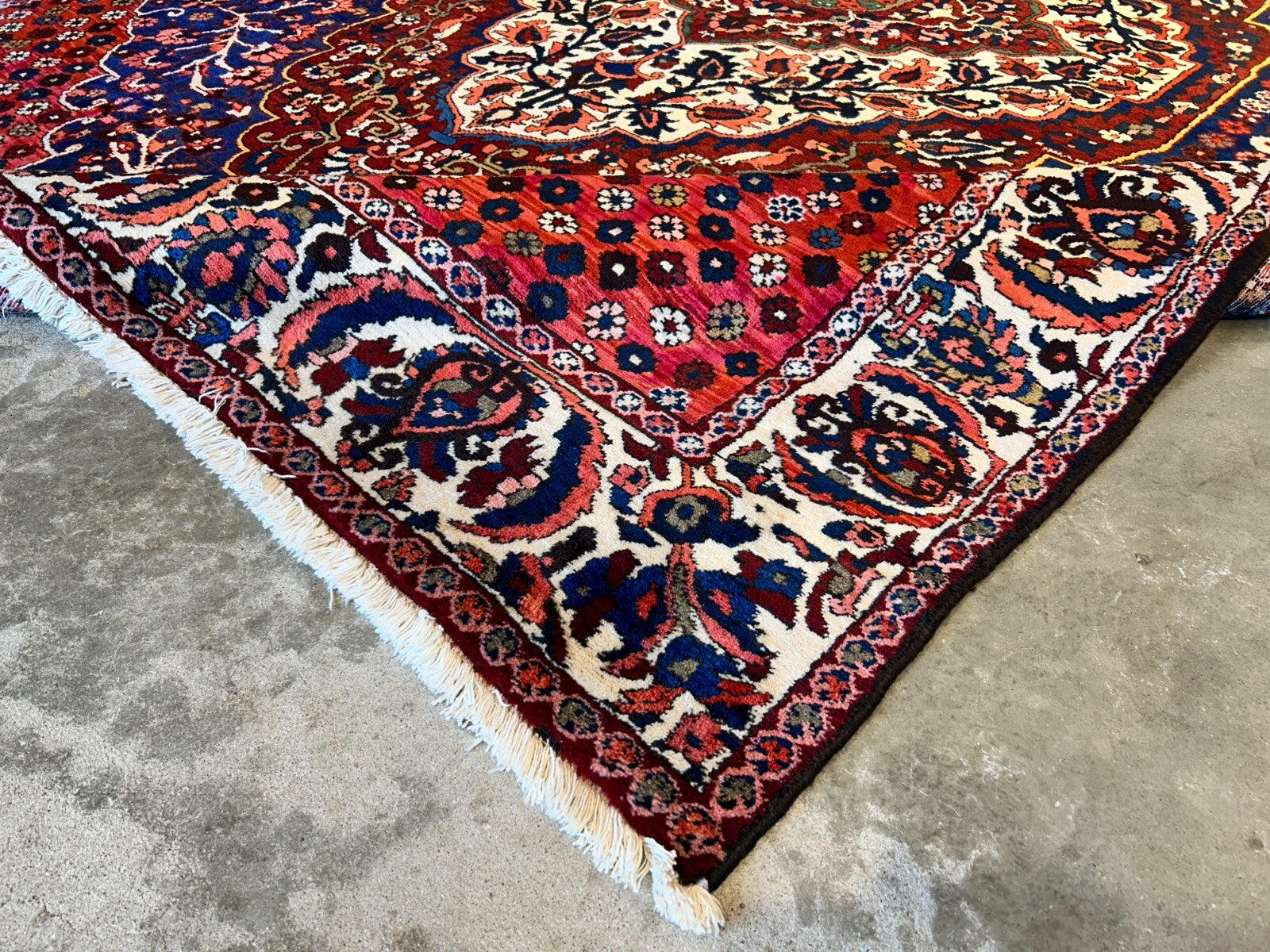 8'4"x11'6" Hand-Knotted 100% Wool Pile Bakhtiarie Rug
