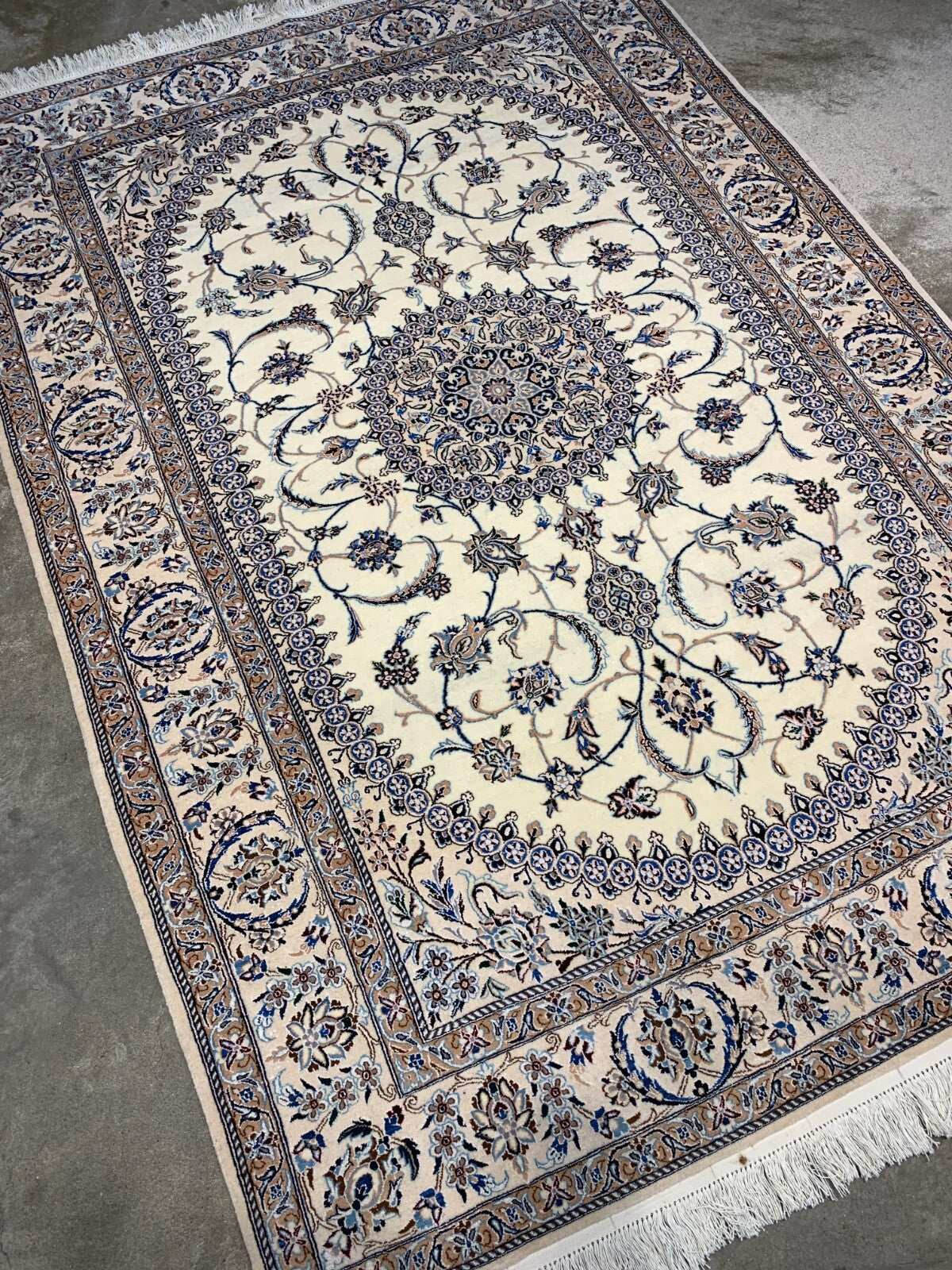 4'4"x6'4" Fine Hand-Knotted Wool & Silk Blend Naine Carpet - Area Rug