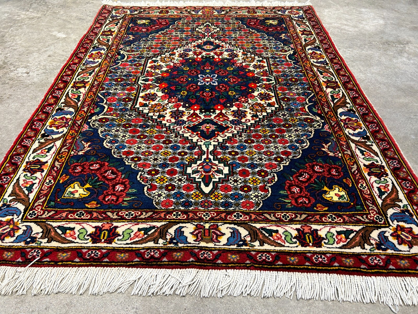 3'5"x5'2" Hand-Knotted 100% Lamb Wool Bakhtiarie Area Rug