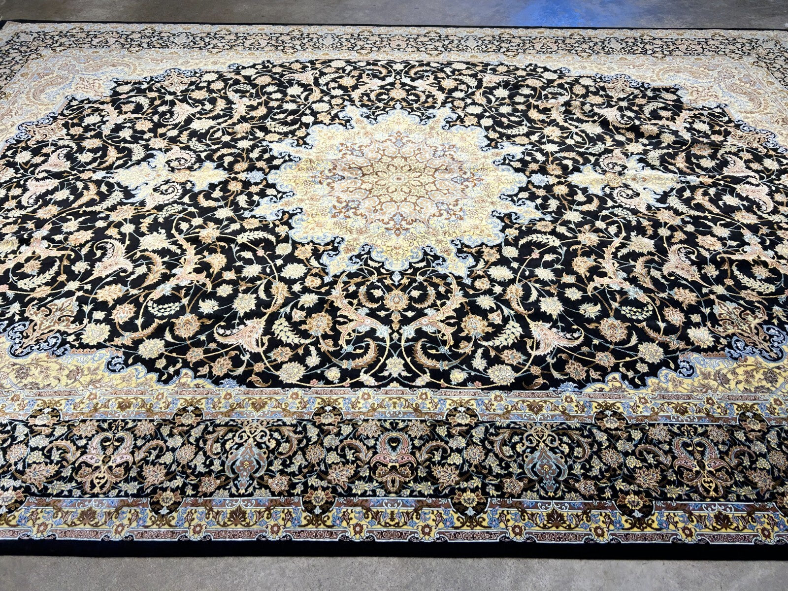 6'6"x10' Exquisite Hand-Knotted 100% Silk Qume Rug