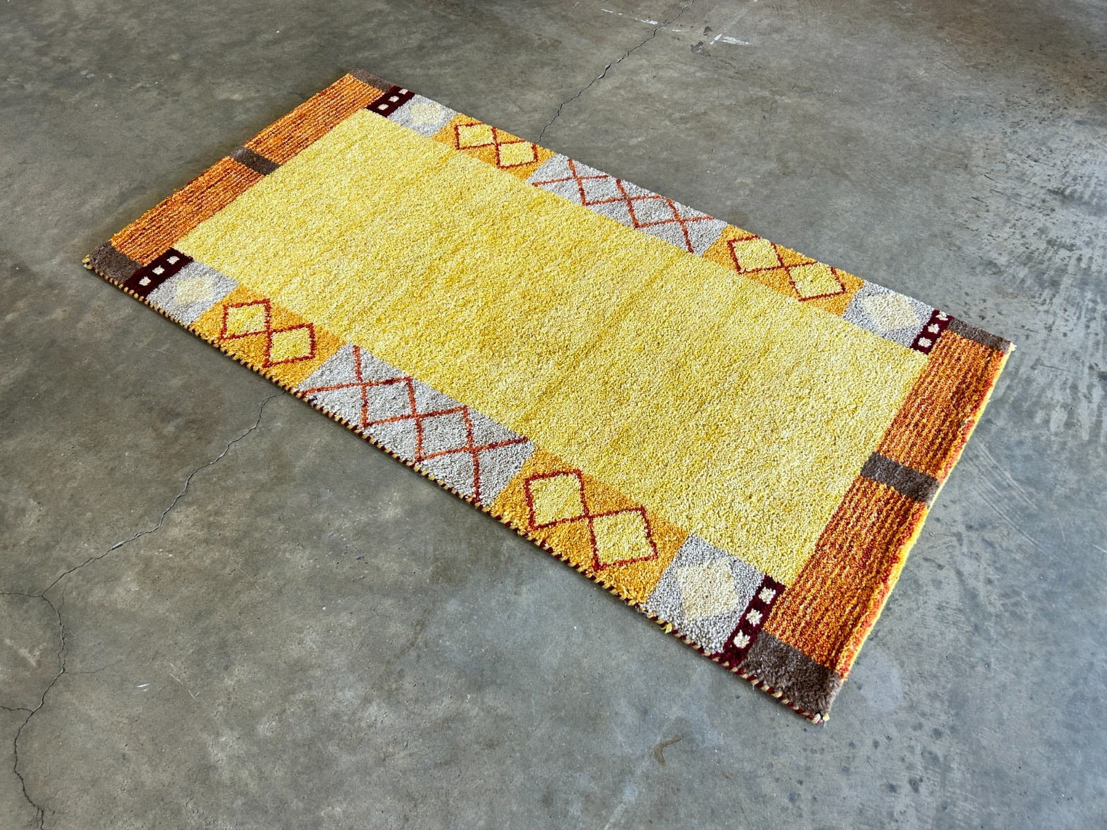 2'x4' Hand-Knotted 100% Wool Pile Gabbeh Rug