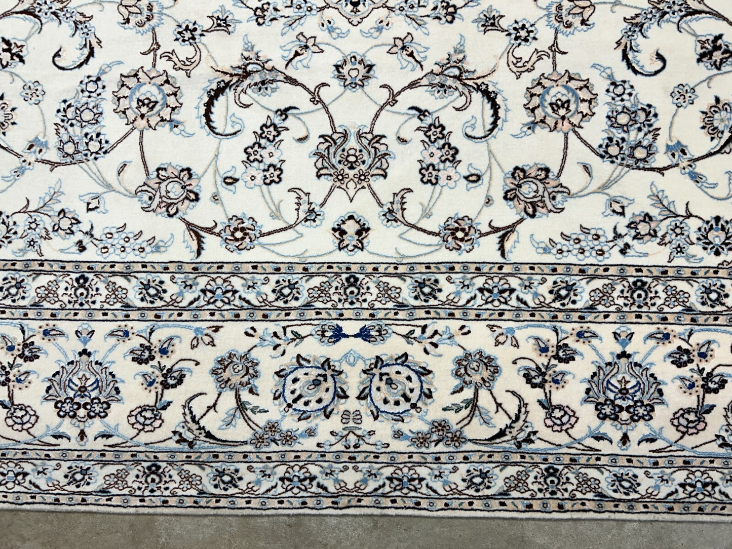 8'4"x12'1" Extra Fine Hand-Knotted Wool & Silk Naine Rug