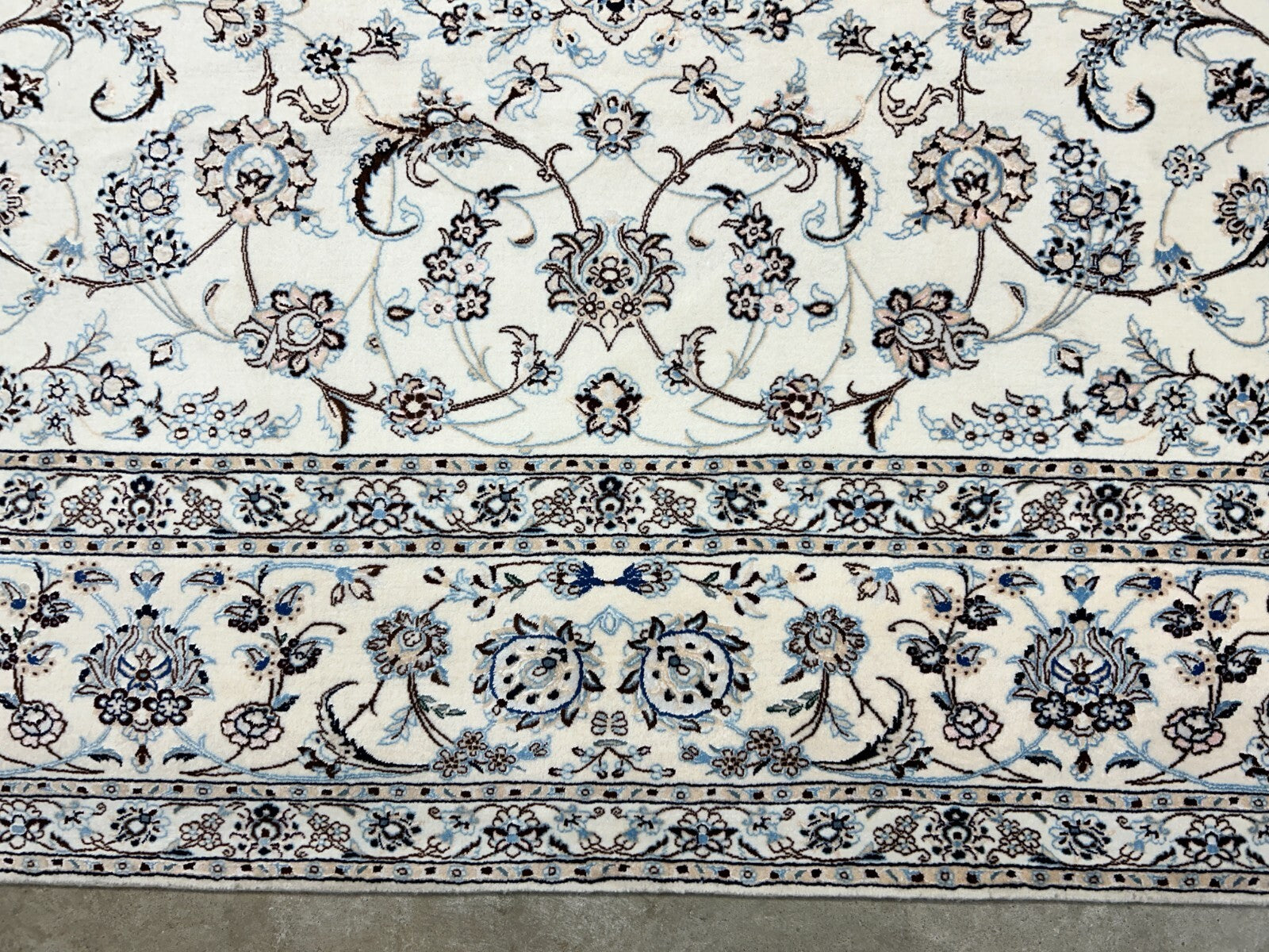 8'4"x12'1" Extra Fine Hand-Knotted Wool & Silk Naine Rug