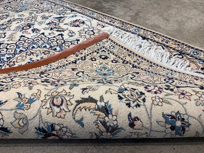 2'9"x4'5" Fine Hand-Knotted Wool & Silk Blend Naine Carpet - Area Rug