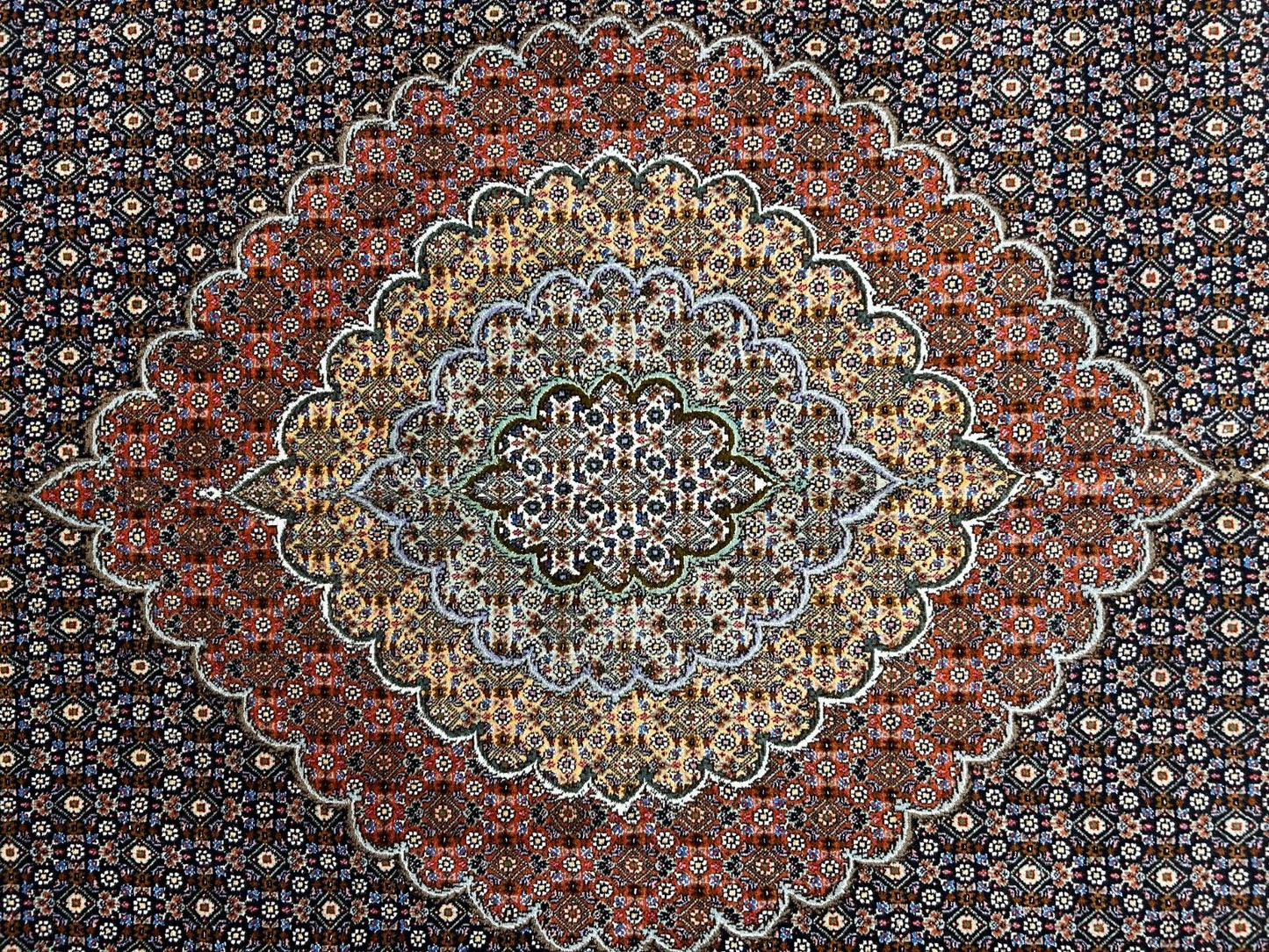 8'3"x11'2" Fine Hand-Knotted Wool & Silk Oriental Rug - Area Carpet