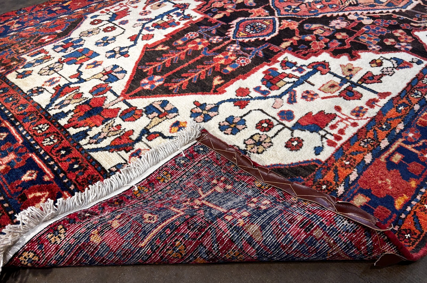 5'4" x 10'4" Hand-Knotted 100% Wool Nahavande Area Rug