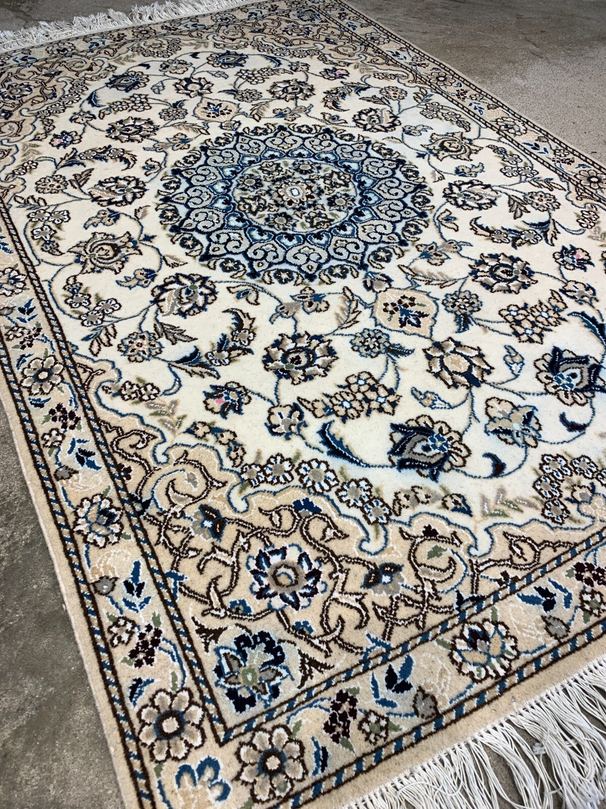 2'11"x4'7" Fine Hand-Knotted Wool & Silk Blend Naine Carpet - Area Rug