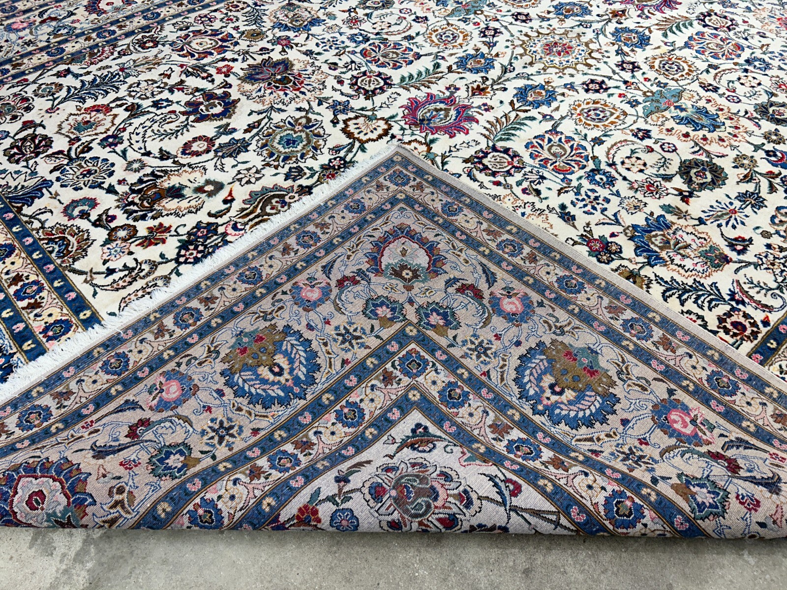 10'5"x13'8" Hand-Knotted 100% Wool Pile All-over Kashane Rug
