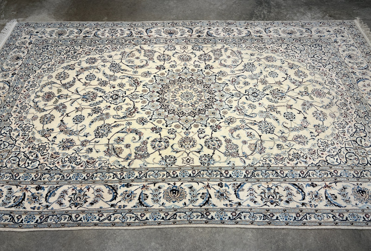 5'7"x9' Extra Fine Hand-Knotted Wool & Silk Naine Rug