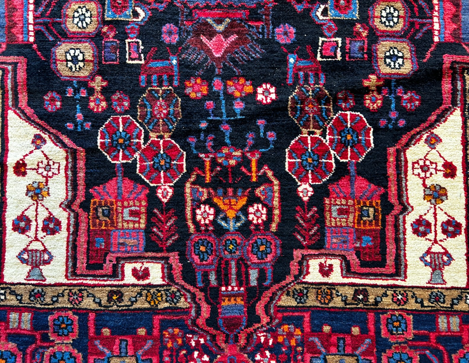 5'3" x 8'1'' Hand-Knotted 100% Lamb Wool Nahavande Area Rug