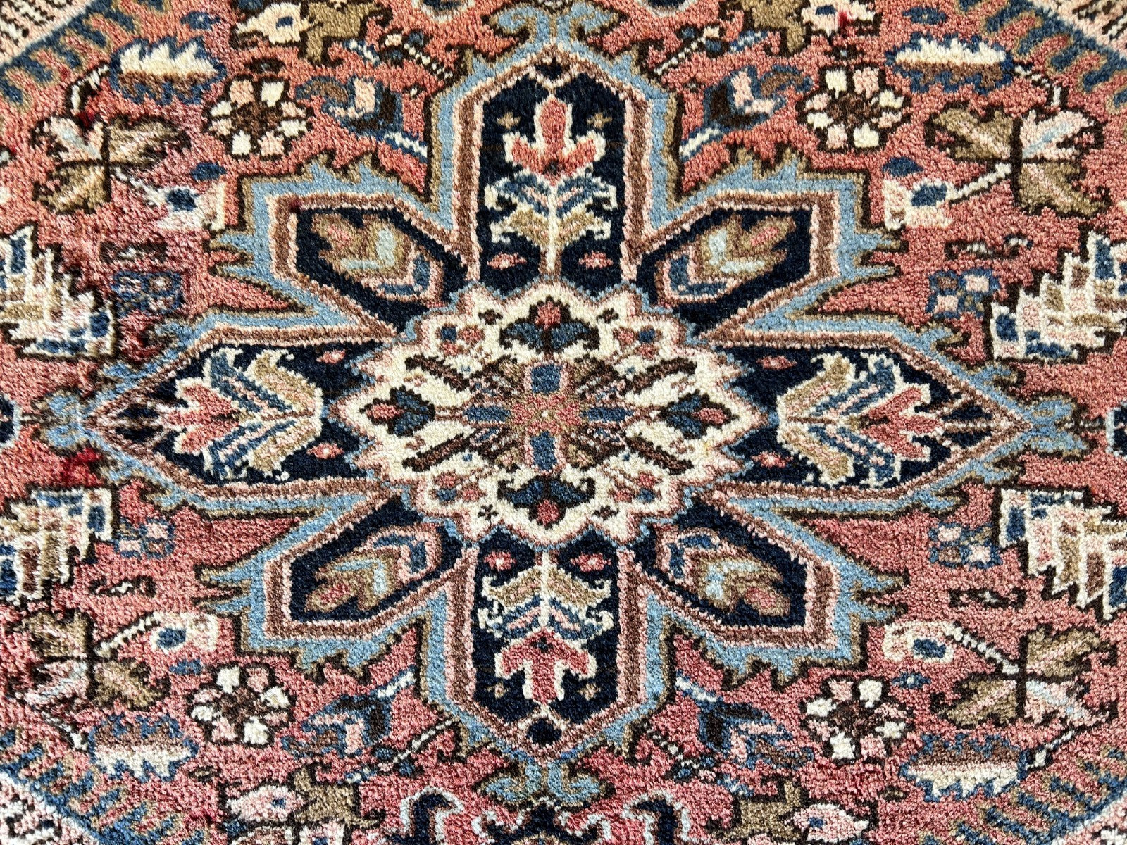 4'3"x4'10" Hand-Knotted 100% Wool Pile Persiane Herize Rug
