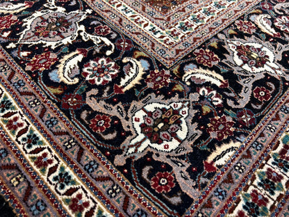 8'4"x11'3" Fine Hand-Knotted Wool & Silk Oriental Rug - Area Carpet
