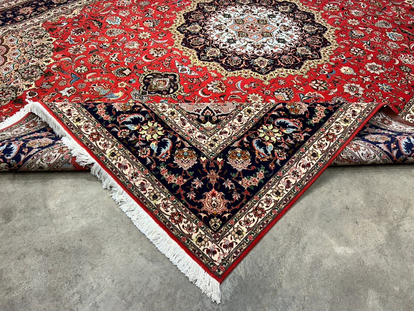 9'11"x12'10" Fine Hand-Knotted Wool & Silk Tabrize Rug