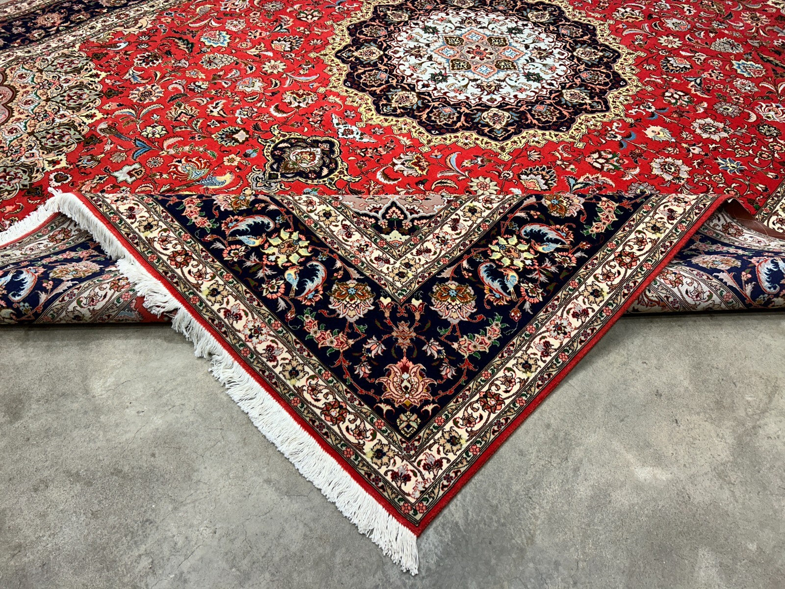 9'11"x12'10" Fine Hand-Knotted Wool & Silk Tabrize Rug