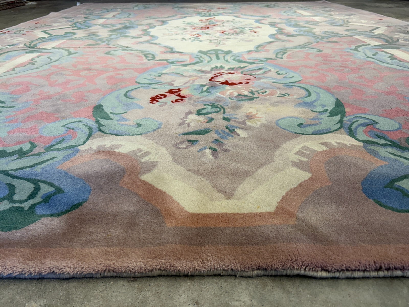 8'9"x11'10" Hand-Knotted 100% Wool Pile Oriental Rug  (Some stains on the Rug)