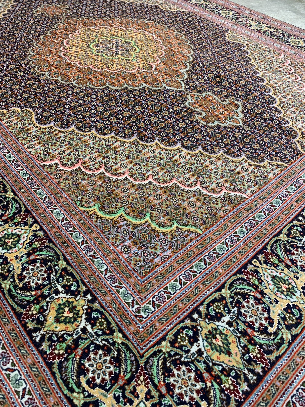 4'10"x6'4" Fine Hand-Knotted Wool & Silk Blend Tabrize Mahi Carpet - Area Rug