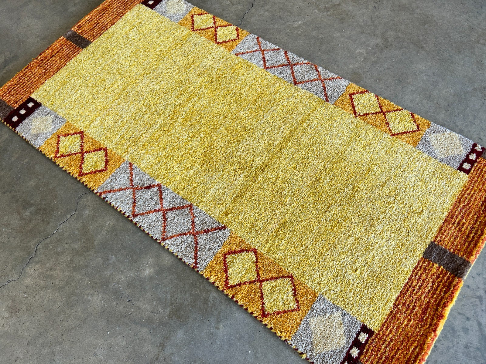 2'x4' Hand-Knotted 100% Wool Pile Gabbeh Rug