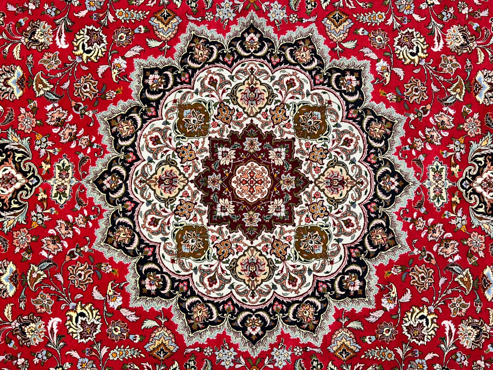 8'10"x12'11" Fine Hand-Knotted Wool & Silk Tabrize Rug