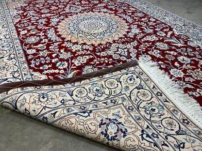 4'5"x6'11" Fine Hand-Knotted Wool & Silk Blend Naine Carpet - Area Rug