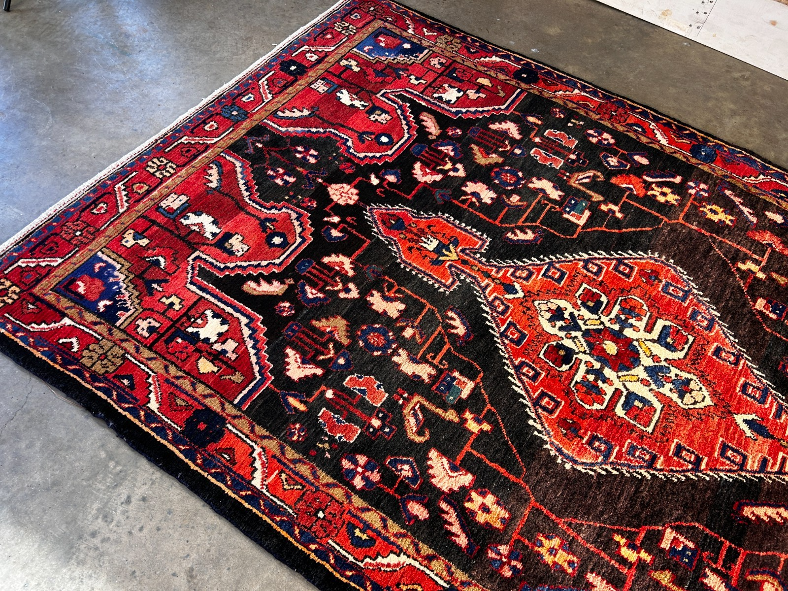 4'10" x 8'1'' Hand-Knotted 100% Wool Pile Hamadane Area Rug