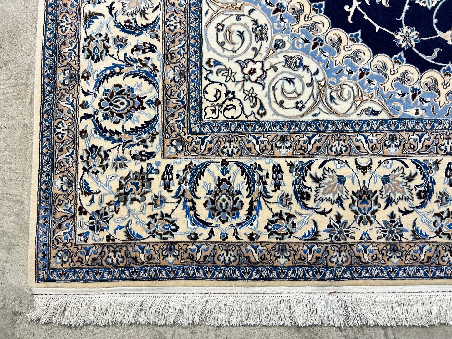 6'9"x9'10" Very Fine Hand-Knotted Wool & Silk Blend Naine Carpet - Area Rug