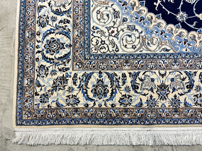 6'9"x9'10" Very Fine Hand-Knotted Wool & Silk Blend Naine Carpet - Area Rug