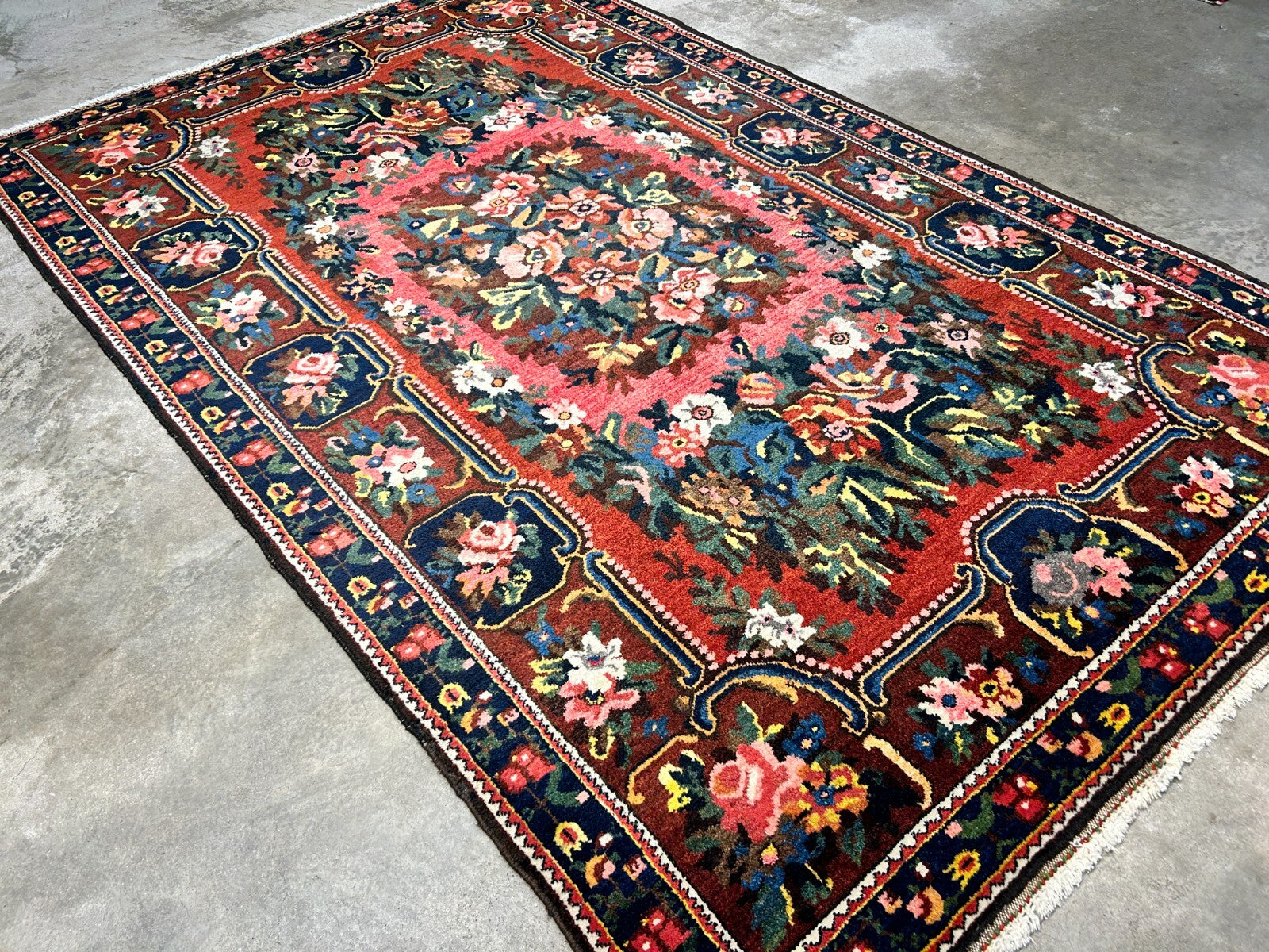 5'2"x8' Hand-Knotted 100% Wool Pile Bakhtiarie Carpet - Area Rug