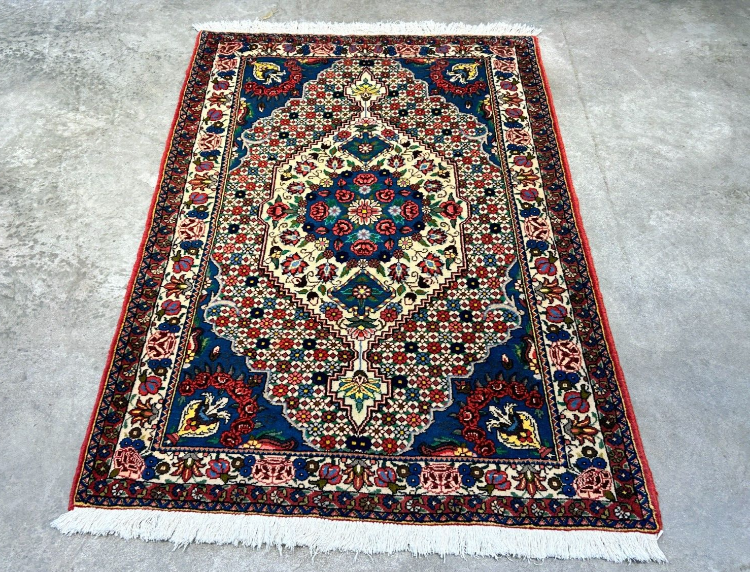 3'5"x4'11" Hand-Knotted 100% Lamb Wool Bakhtiarie Area Rug